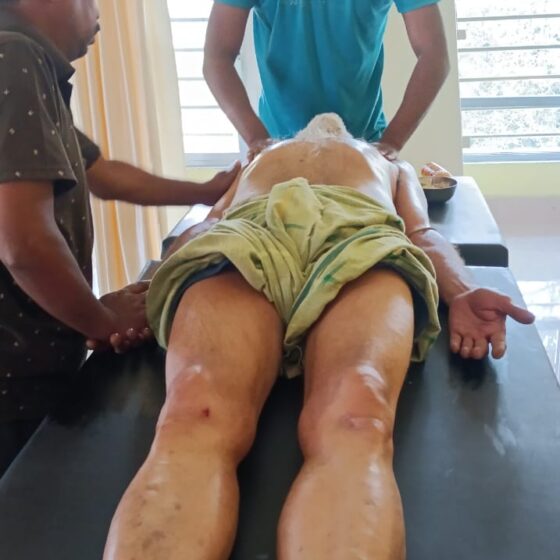 Pic showing demonstration of Panchakarma Oil Massage for https://www.samhitawellness.in